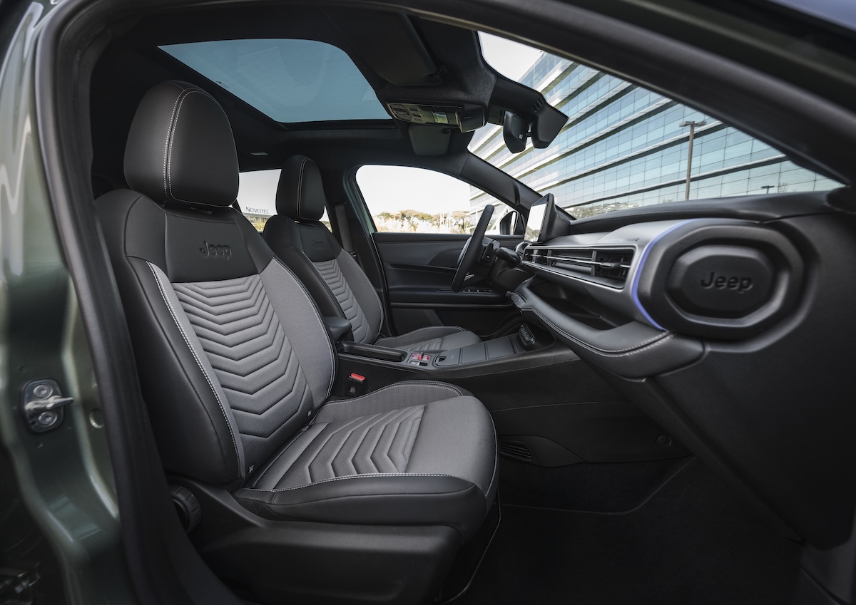 Jeep Avenger 2026, cosa cambia nel SUV dei record Jeep Avenger 2026, cosa cambia nel SUV dei record