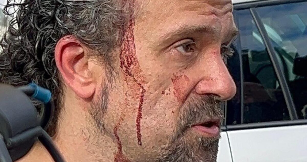 Auto sui pedoni a Modena, i testimoni: “Abbiamo visto le persone volare”. L’uomo che ha bloccato El Koudri: “Blaterava qualcosa, poi le coltellate”