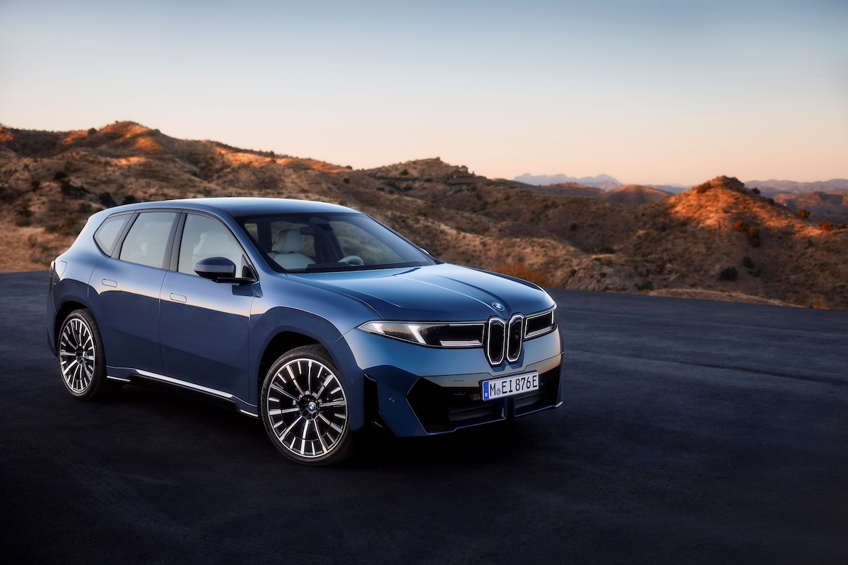 Pirelli firma due P Zero su misura per BMW iX3