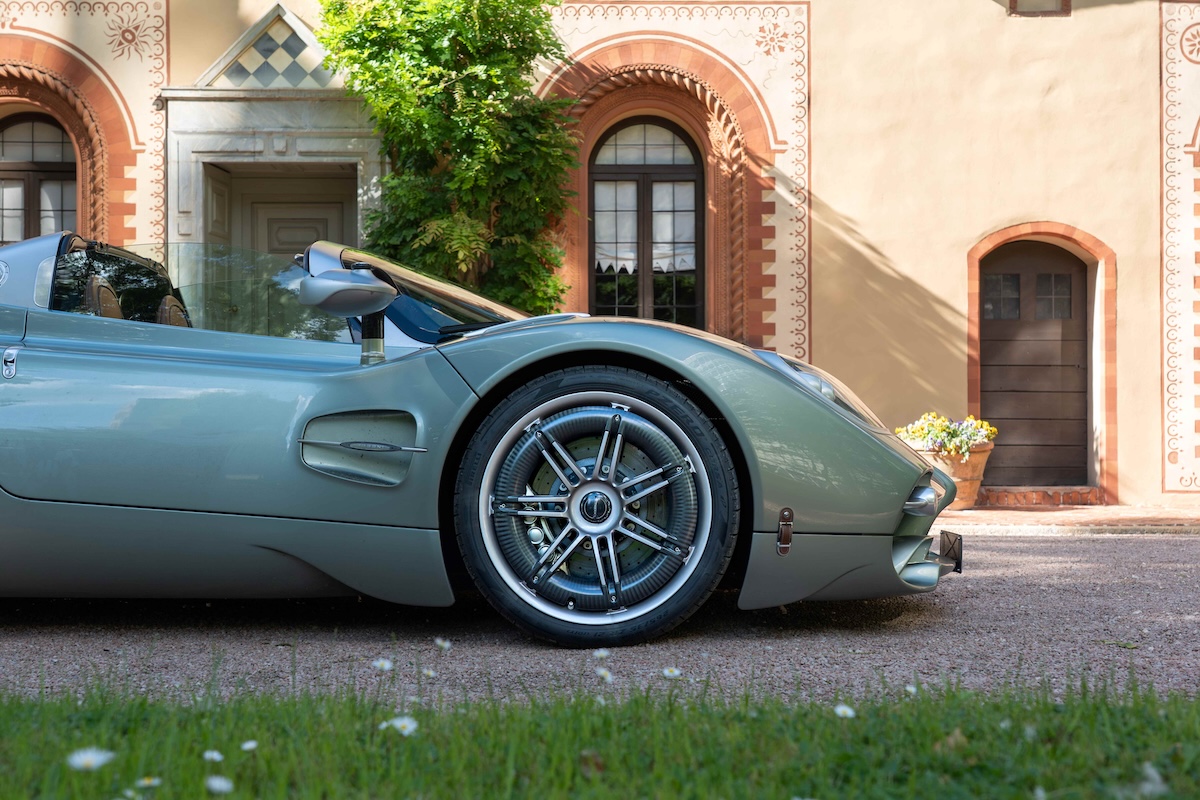 Pirelli e Pagani portano su strada il Cyber Tyre