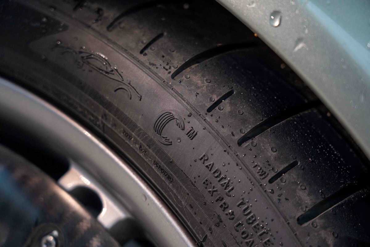 Pirelli e Pagani portano su strada il Cyber Tyre