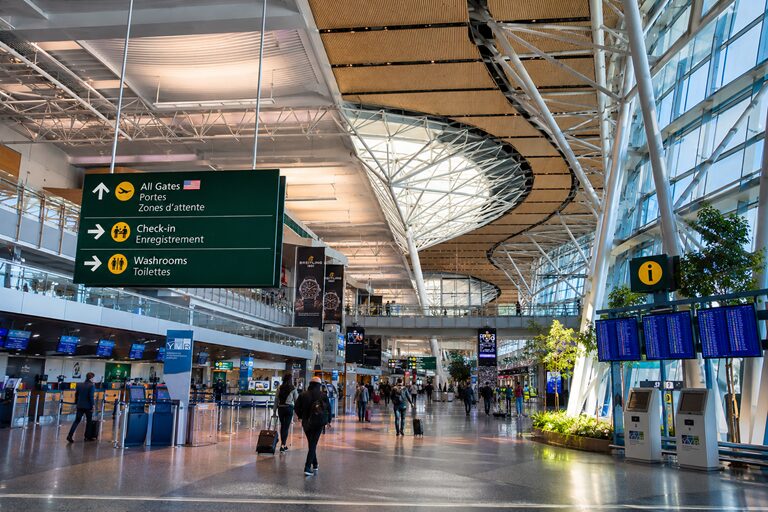 Gli aeroporti più belli del mondo nel 2026: il viaggiocomincia prima del decollo Gli aeroporti più belli del mondo nel 2026: il viaggiocomincia prima del decollo