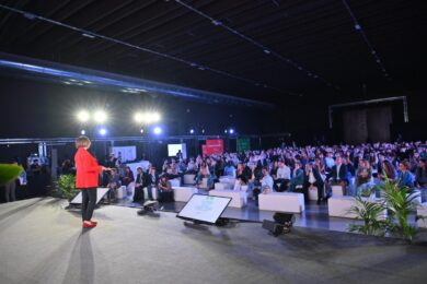 Simest, a Cinecittà 100 studenti per la prima “Fiera delle Competenze”. Il 65% dei giovani considera lavorare all’estero un’opportunità interessante