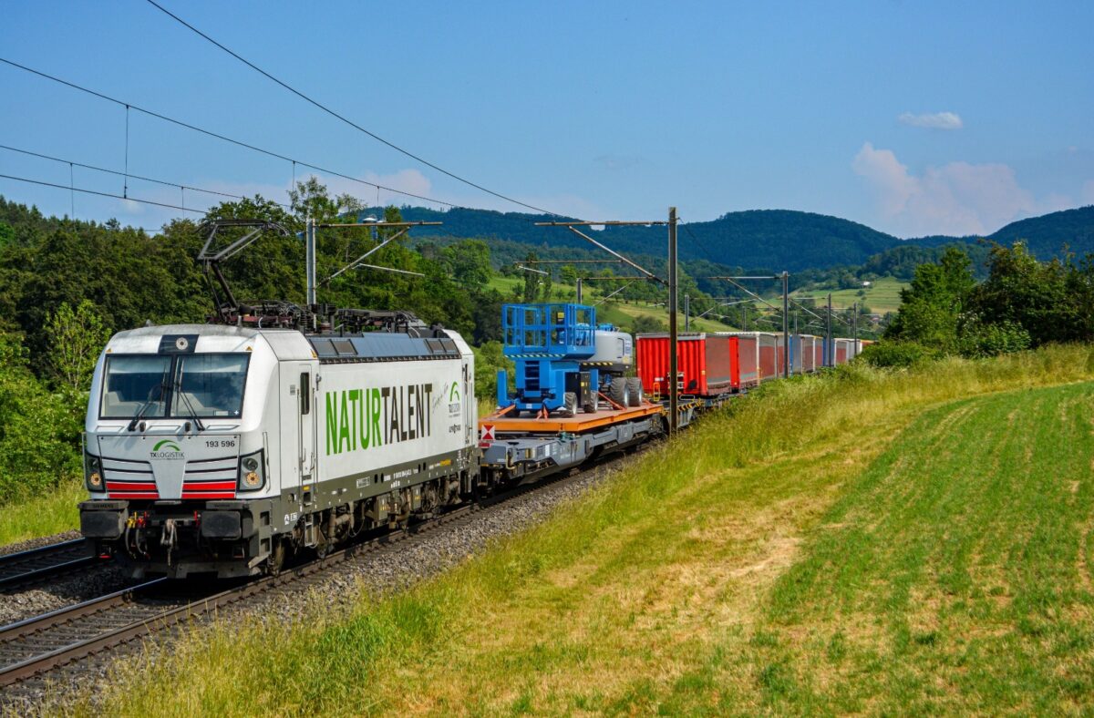 FS logistix lancia una nuova soluzione per trasporti eccezionali su treni intermodali FS logistix lancia una nuova soluzione per trasporti eccezionali su treni intermodali