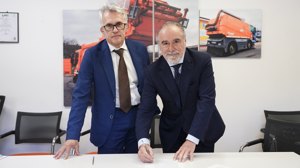 Aemme Linea Ambiente: al via l’integrazione di Sasom. Firmato l’accordo per il nuovo polo dell’igiene urbana nel sud-ovest milanese Aemme Linea Ambiente: al via l’integrazione di Sasom. Firmato l’accordo per il nuovo polo dell’igiene urbana nel sud-ovest milanese