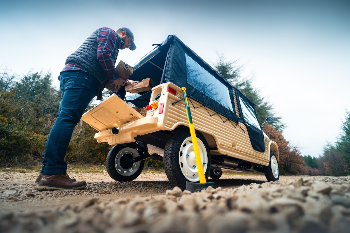 La Méhari 4×4 diventa elettrica: Aznom lancia la eStory