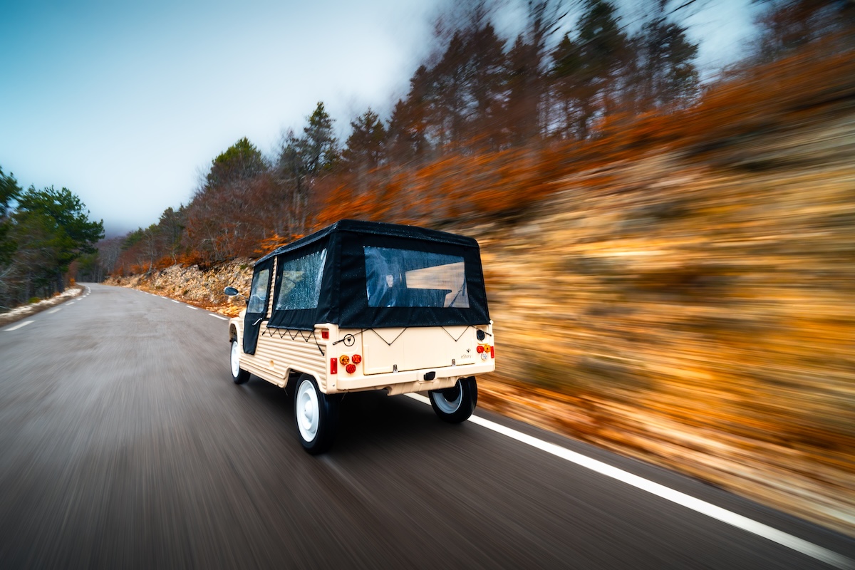 La Méhari 4×4 diventa elettrica: Aznom lancia la eStory
