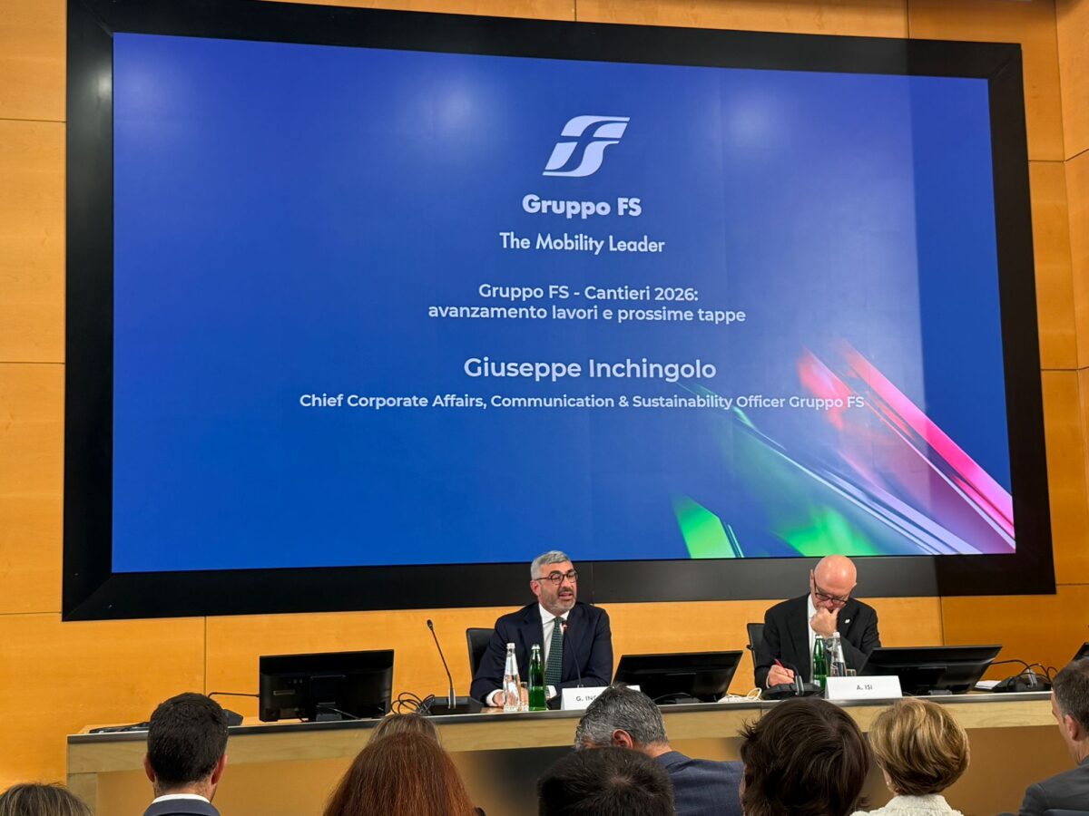 Il Gruppo FS accelera sui cantieri del PNRR e prepara il 2026: 1.300 interventi al giorno e investimenti record Il Gruppo FS accelera sui cantieri del PNRR e prepara il 2026: 1.300 interventi al giorno e investimenti record