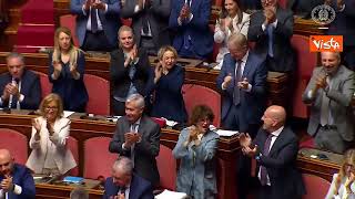Standing ovation a Meloni, protesta delle opposizioni, La Russa: Ci lamentiamo anche degli applausi?