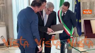Tajani consegna a Rubio l’albero genealogico della sua famiglia italiana