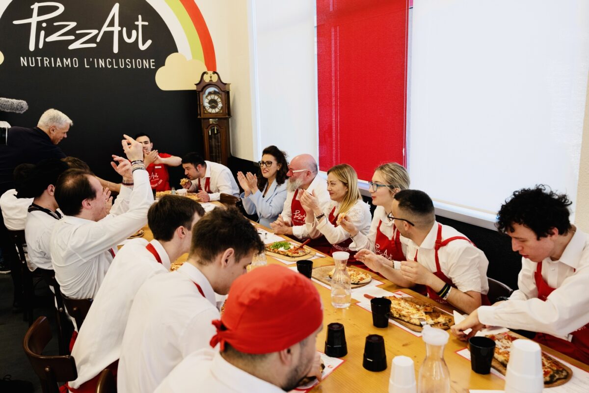 Meloni a sorpresa a Monza: la premier visita PizzAut per la Festa dei lavoratori