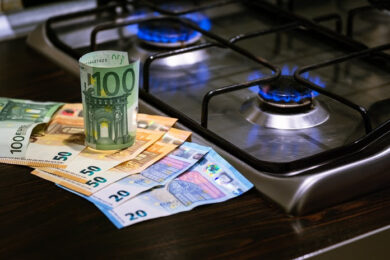 Aumento bollette benzina gas