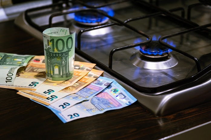 Iran, quanto costa la guerra agli italiani? Numeri choc tra benzina, bollette e mutui Iran, quanto costa la guerra agli italiani? Numeri choc tra benzina, bollette e mutui