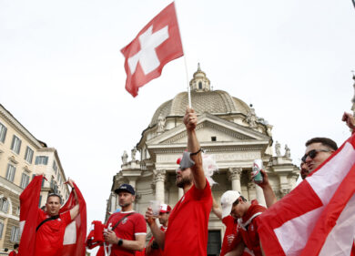Svizzera con più di 10 milioni di abitanti. Così il referendum per il tetto massimo di cittadini è stato bocciato