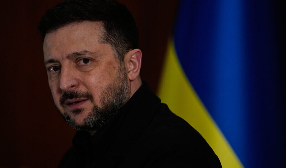 Ucraina, Zelensky a Londra con Starmer, Macron e Merz. Mosca chiude ai colloqui, Trump si sfila dalle trattative: ecco i possibili mediatori per la pace Ucraina, Zelensky a Londra con Starmer, Macron e Merz. Mosca chiude ai colloqui, Trump si sfila dalle trattative: ecco i possibili mediatori per la pace