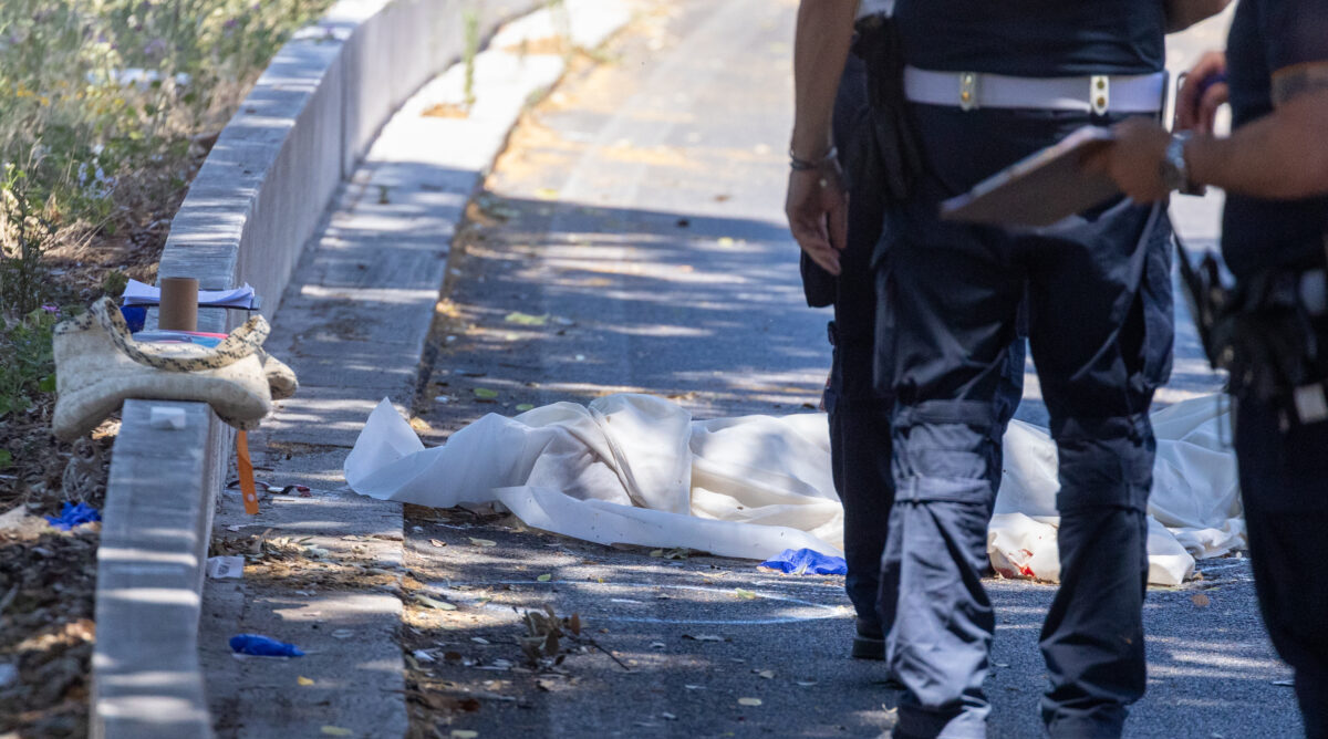 Tragedia a Senago, auto con 9 giovani si ribalta in un canale. Morti tre ragazzi, conducente 19enne positivo all’alcol test Tragedia a Senago, auto con 9 giovani si ribalta in un canale. Morti tre ragazzi, conducente 19enne positivo all’alcol test