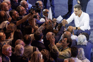 Vannacci, il Financial Times avverte Meloni: “È un pericolo per la destra”