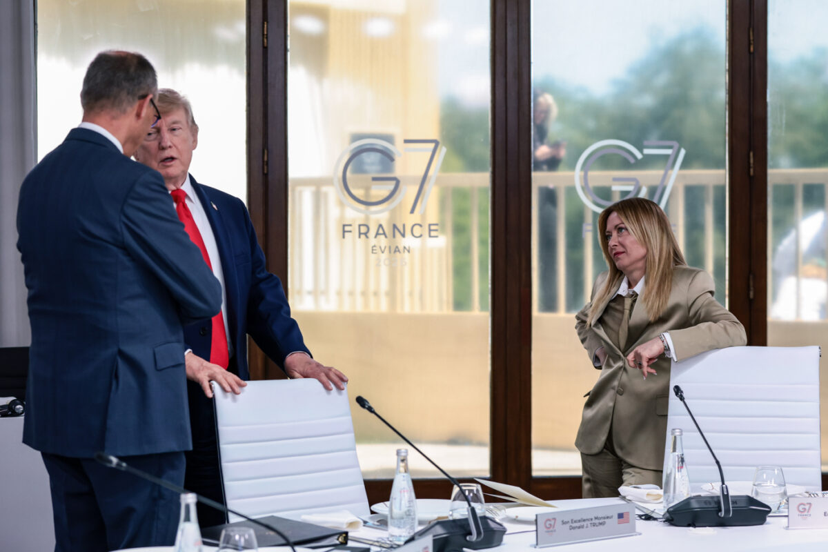 Trump-Meloni al G7 in Francia, la quiete dopo la tempesta. “Si sono chiariti, serve unità dell’Occidente” Trump-Meloni al G7 in Francia, la quiete dopo la tempesta. “Si sono chiariti, serve unità dell’Occidente”
