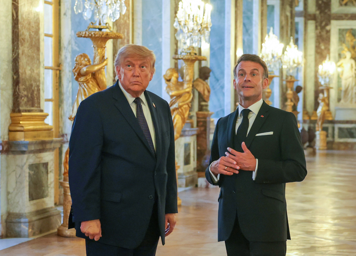Iran-Usa, ci sono le firme (quella di Trump a Versailles). I 14 punti del patto: da Hormuz fino al nucleare