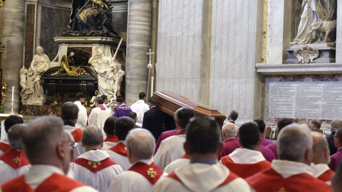 Funerali del cardinale Ruini, anche Prodi a San Pietro. Leone XIV: “La Chiesa italiana gli deve moltissimo” Funerali del cardinale Ruini, anche Prodi a San Pietro. Leone XIV: “La Chiesa italiana gli deve moltissimo”
