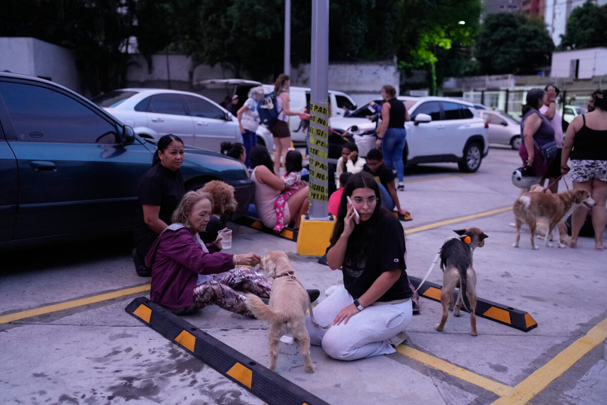 Venezuela, il bilancio si aggrava: le vittime salgono a 235. Oltre 36 mila i dispersi