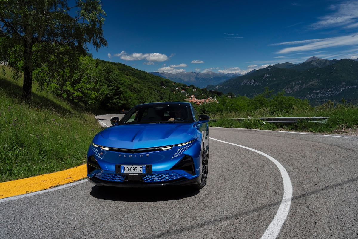 Alpine A390 alla prova: tranquilla in città, cattiva tra le curve