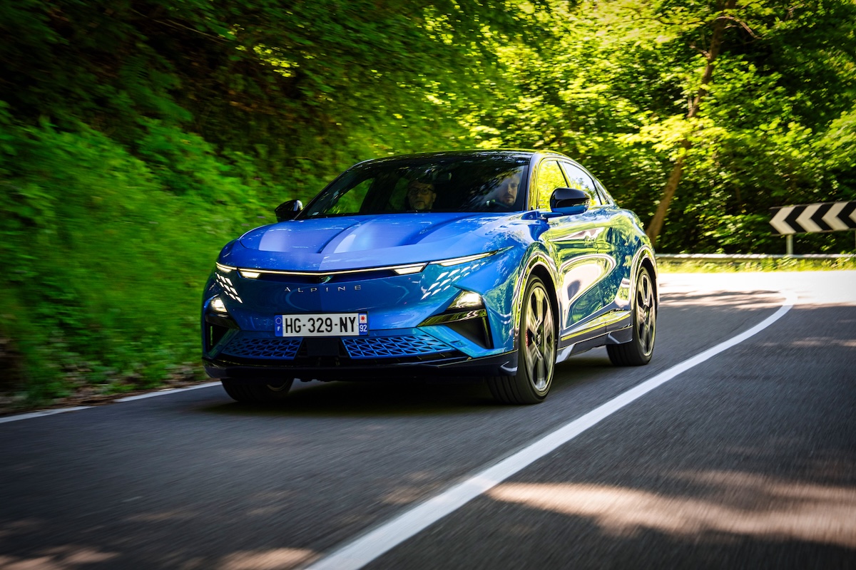 Alpine A390 alla prova: tranquilla in città, cattiva tra le curve