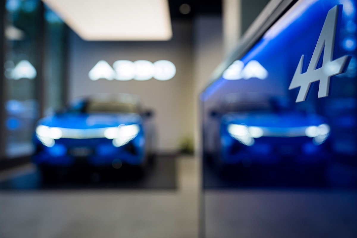 Alpine A390 alla prova: tranquilla in città, cattiva tra le curve