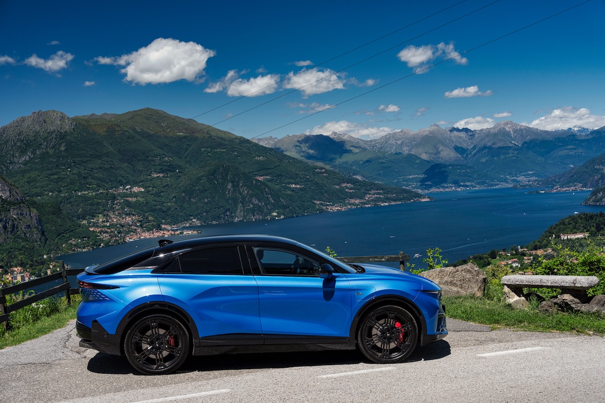 Alpine A390 alla prova: tranquilla in città, cattiva tra le curve
