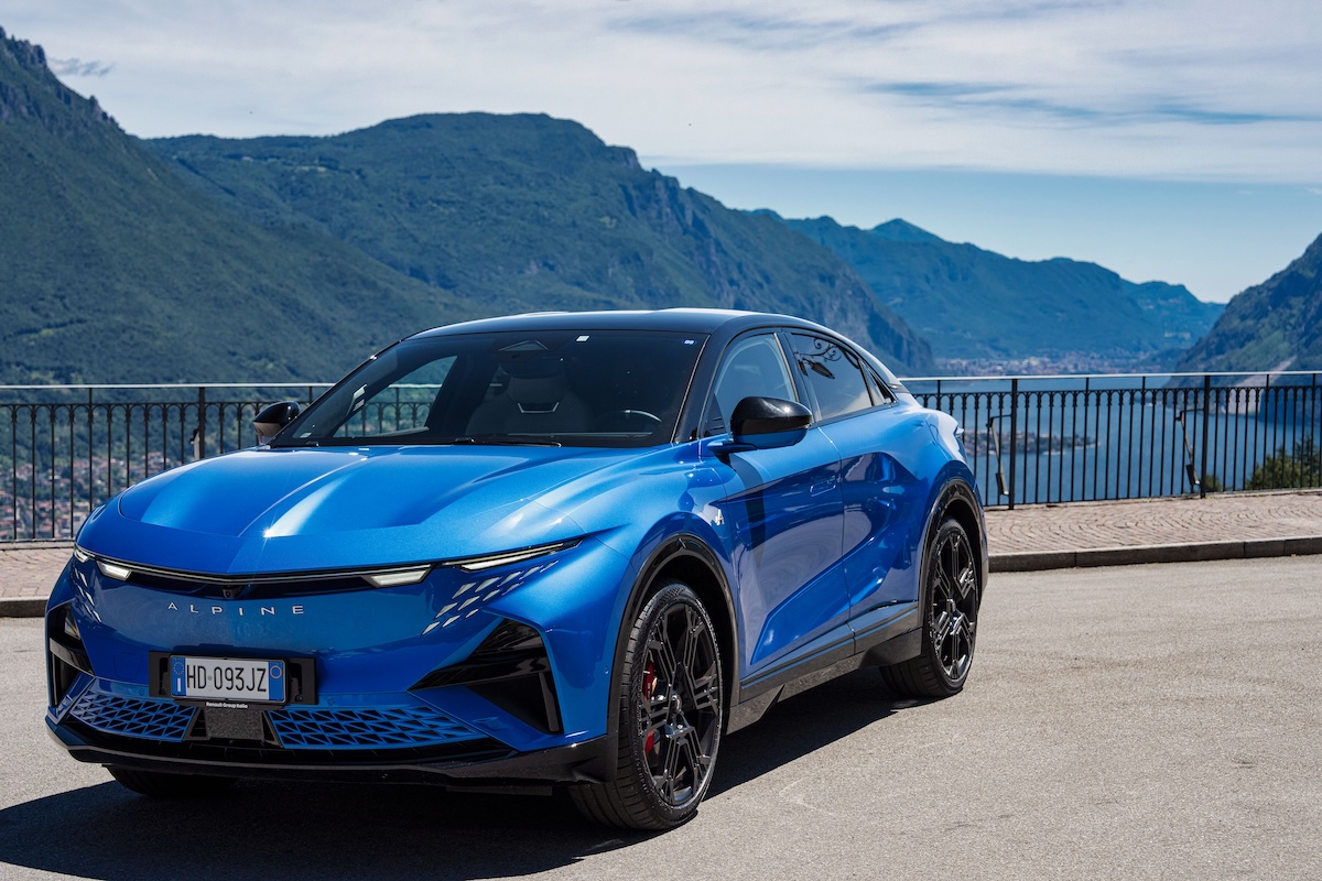 Alpine A390 alla prova: tranquilla in città, cattiva tra le curve