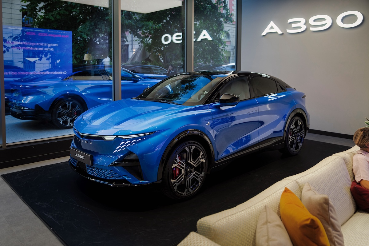 Alpine A390 alla prova: tranquilla in città, cattiva tra le curve