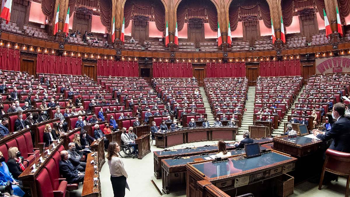 Salario giusto: cos’è e perché divide sindacati e governo Salario giusto: cos’è e perché divide sindacati e governo