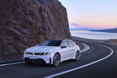 BMW nuova i3 2026, tecnologia 800 volt e fino a 912 km WLTP