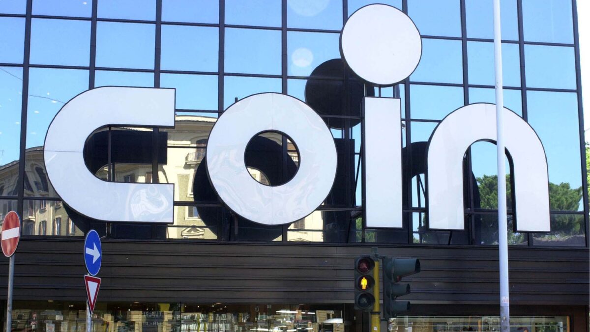 Coin S.p.A. replica ai sindacati: “Nessun licenziamento a Roma, investiamo sul rilancio” Coin S.p.A. replica ai sindacati: “Nessun licenziamento a Roma, investiamo sul rilancio”
