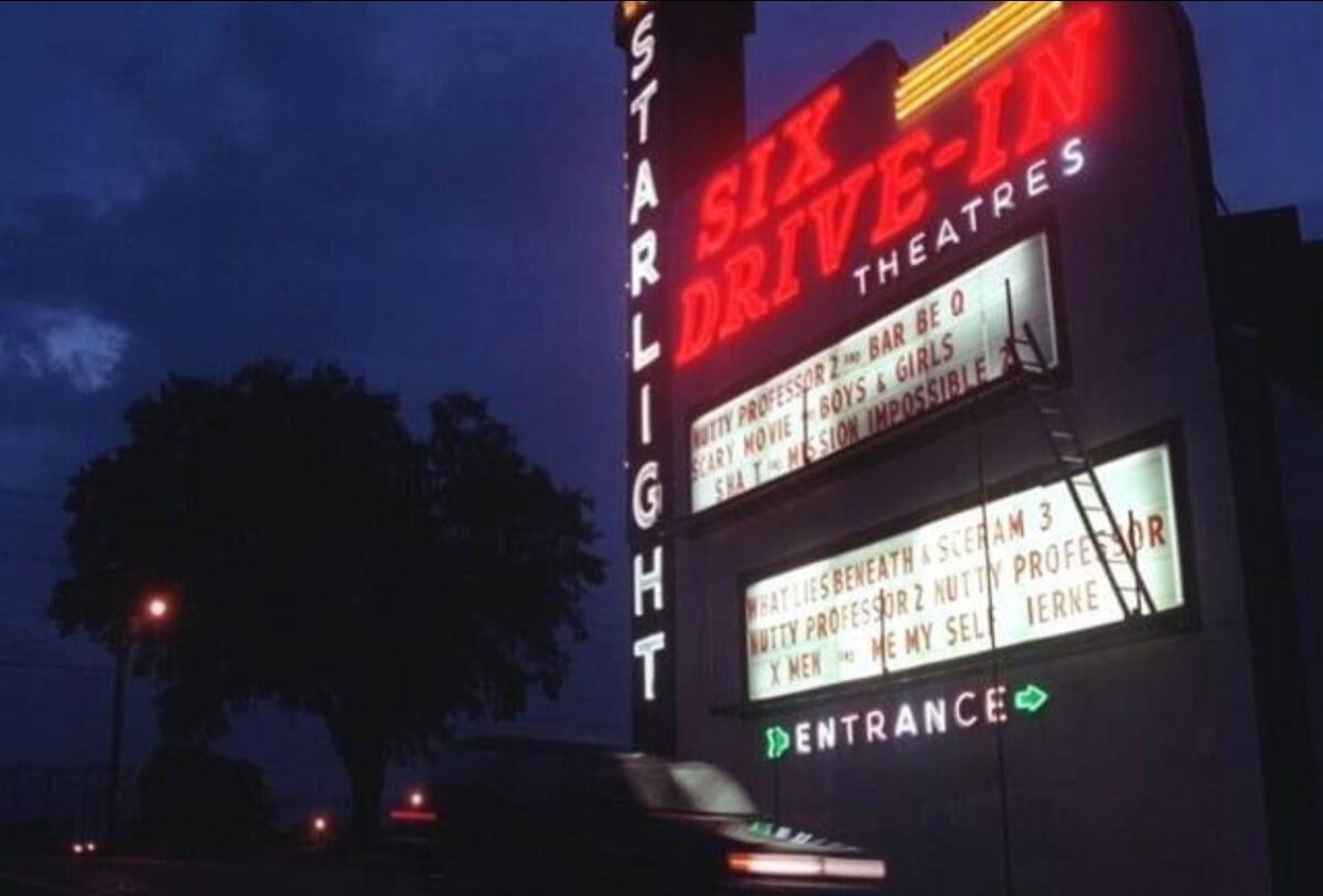 Il Drive-In riaccende la magia delle notti d’estate tra cinema, motori e ricordi romantici