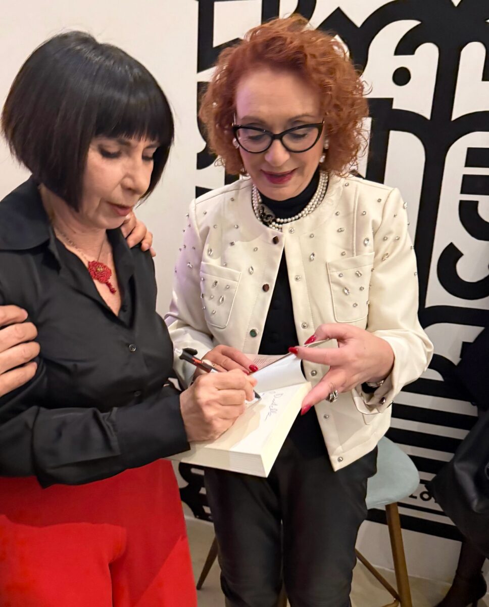 Il firma copia è donna: presentazioni e feste per i libri di giornaliste e conduttrici vip – video esclusivo