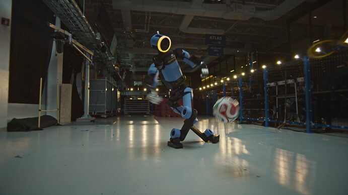 Hyundai e Boston Dynamics, il robot Atlas impara il calcio