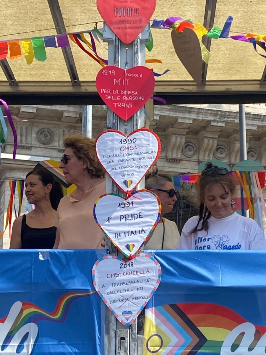 Aspettando il Pride, mamme e papà a bordo del carro arcobaleno