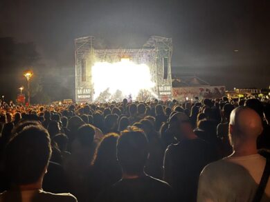 MI AMI 2026, il Day 1 all’Idroscalo è da record: Faccianuvola esplode, La Niña incanta e spunta… De Martino. Scouting per il Festival?