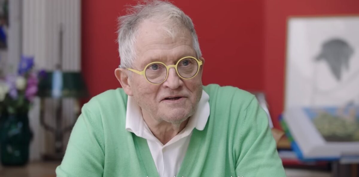 Addio a David Hockney, l’artista re della Pop Art: si è spento a Londra a 88 anni Addio a David Hockney, l’artista re della Pop Art: si è spento a Londra a 88 anni