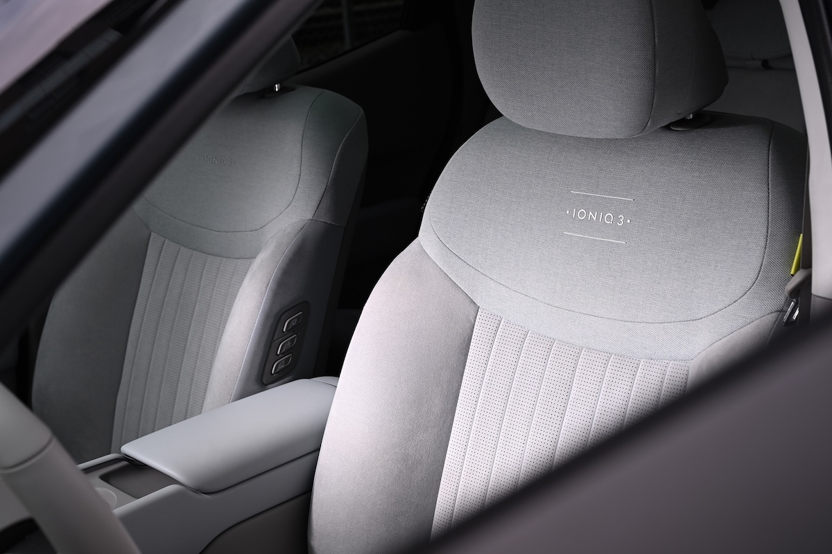 Hyundai svela la nuova IONIQ 3 con PLEOS Connect
