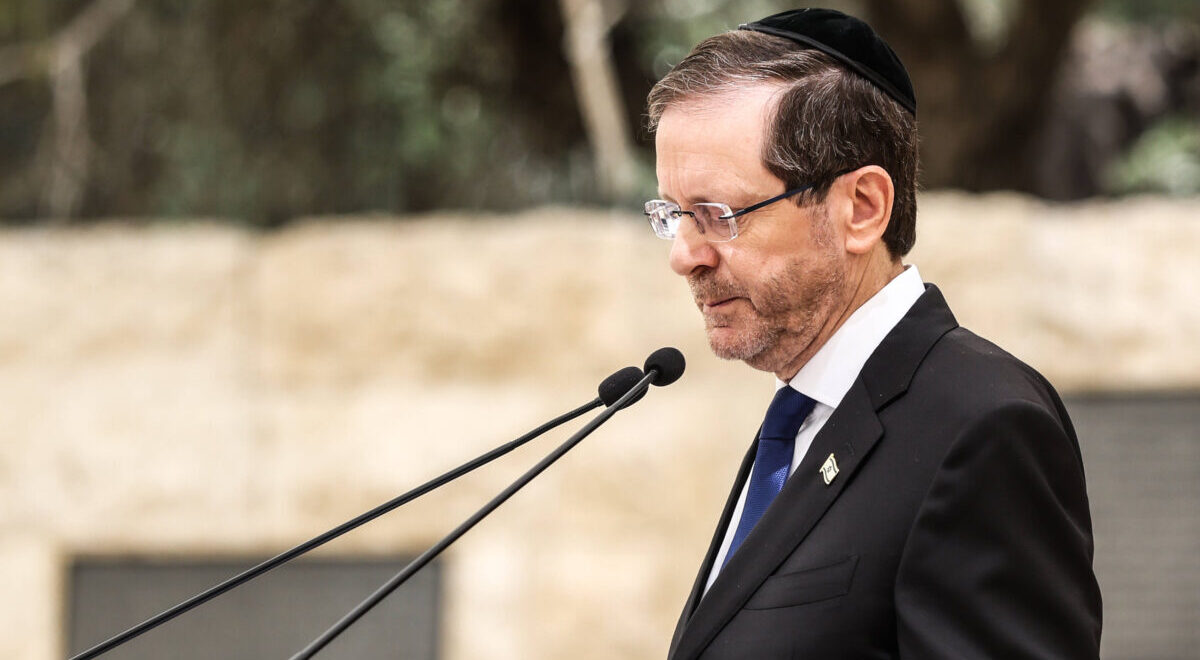 Guerra, Herzog: “È Hezbollah a porre il veto sull’accordo in Libano”. Netanyahu: “Con l’Iran non è finita”. Teheran chiude all’Aiea sui siti nucleari