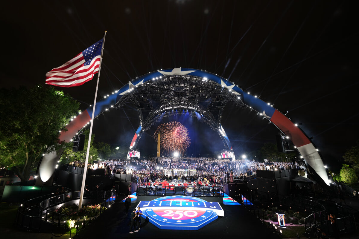 Trump festeggia 80 anni alla Casa Bianca. Le foto della festa, c’è anche Ibra Trump festeggia 80 anni alla Casa Bianca. Le foto della festa, c’è anche Ibra
