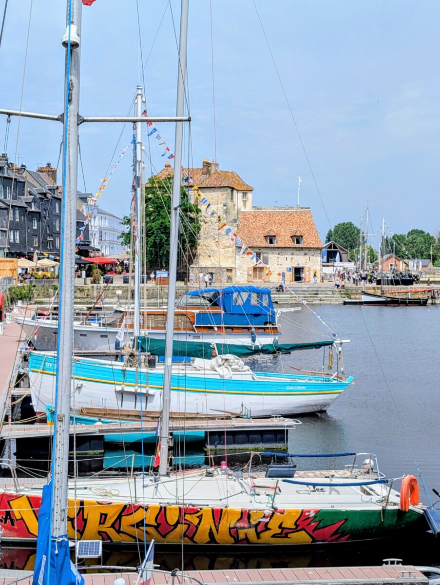 Honfleur, quel piccolo tesoro nascosto della Normandia Honfleur, quel piccolo tesoro nascosto della Normandia
