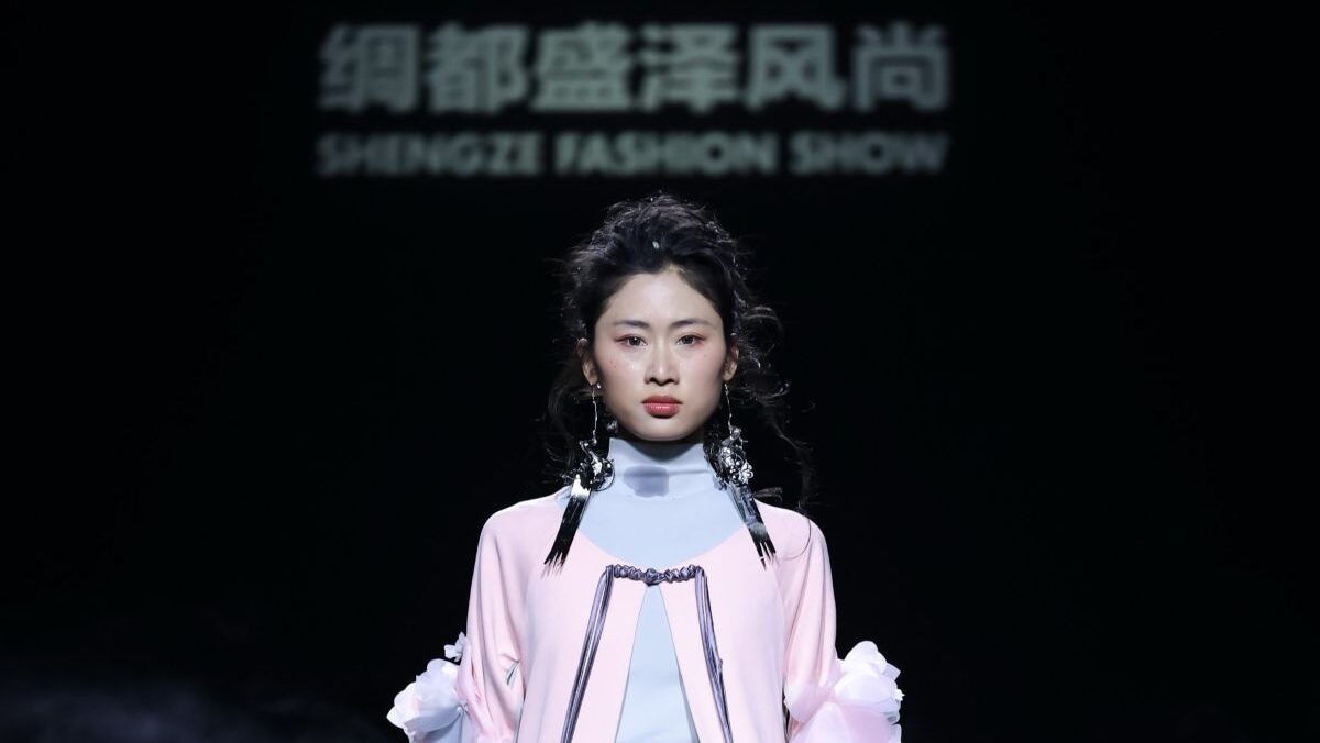 Il potere nascosto della moda: così la Cina orienta consumi e immaginario