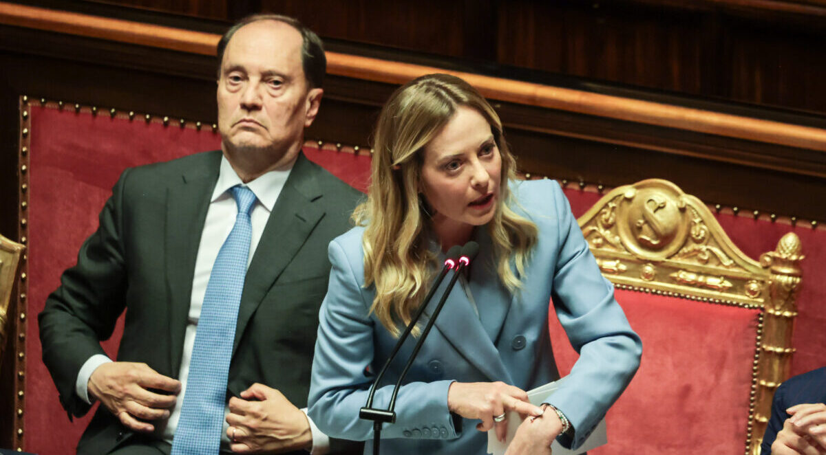 Ciriani diserta il ricevimento all’ambasciata Usa del 4 luglio dopo gli attacchi di Trump: “Siamo alleati, non sudditi”