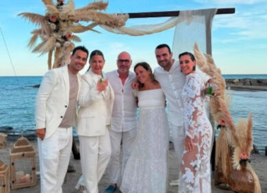 Pennetta, sorpresona a Fognini in spiaggia a Sanremo. La festa per i 10 anni di matrimonio