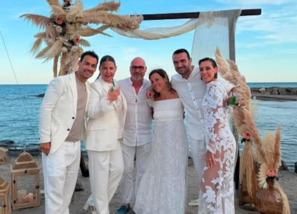 Pennetta, sorpresona a Fognini in spiaggia a Sanremo. La festa per i 10 anni di matrimonio Pennetta, sorpresona a Fognini in spiaggia a Sanremo. La festa per i 10 anni di matrimonio