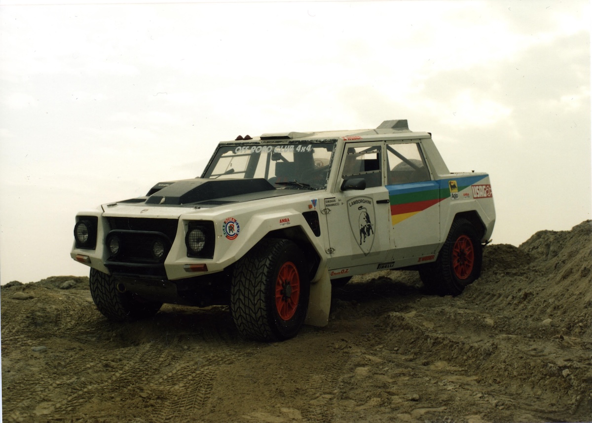 Lamborghini LM002, il SUV che anticipò la Urus Lamborghini LM002, il SUV che anticipò la Urus