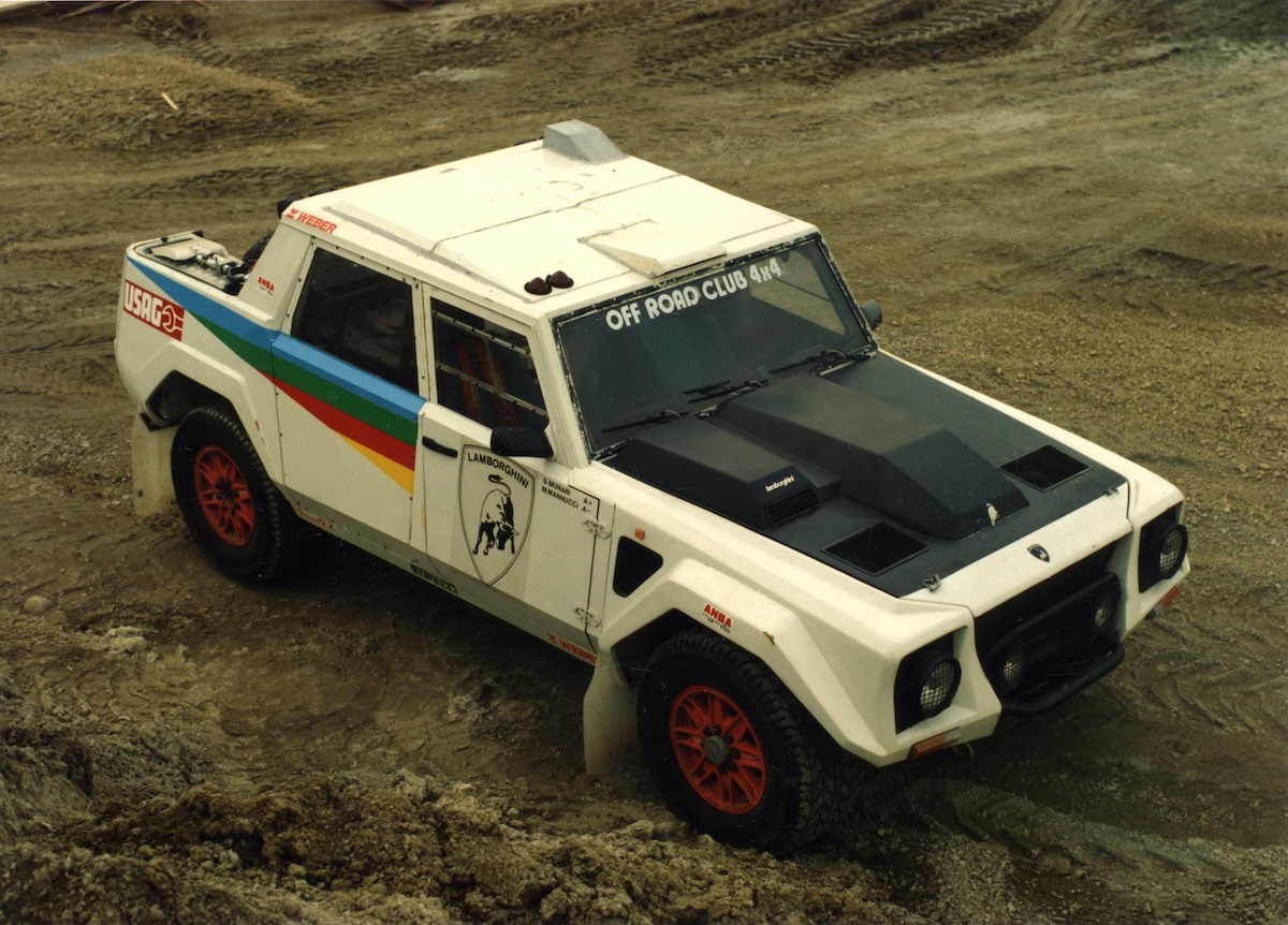 Lamborghini LM002, il SUV che anticipò la Urus Lamborghini LM002, il SUV che anticipò la Urus